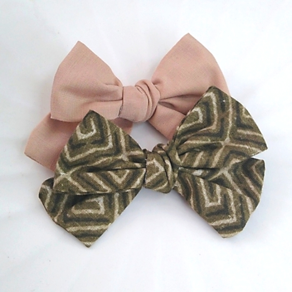Dog Hair Bows - Set of 2 Bows for Pets with clip
